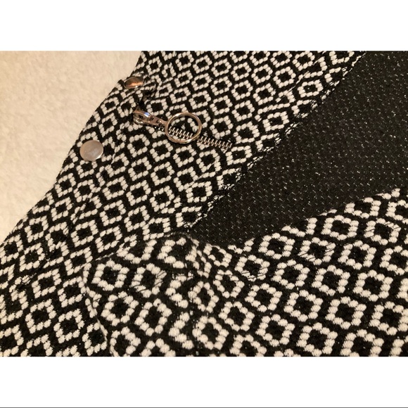 Mini skirts - Picture 2 of 8